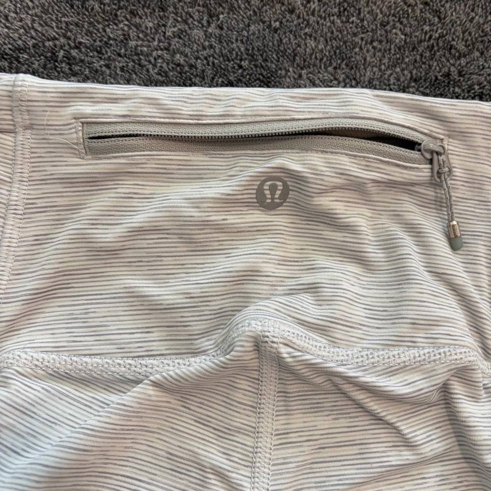 Lululemon Athletica Light Gray Cropped Yoga Leggings Size 2 - Picture 4 of 5